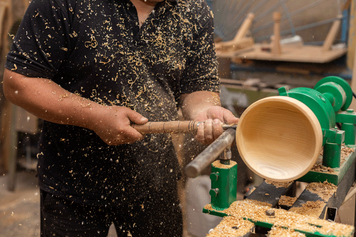 Asztalos munka, ami sok faforgáccsal jár