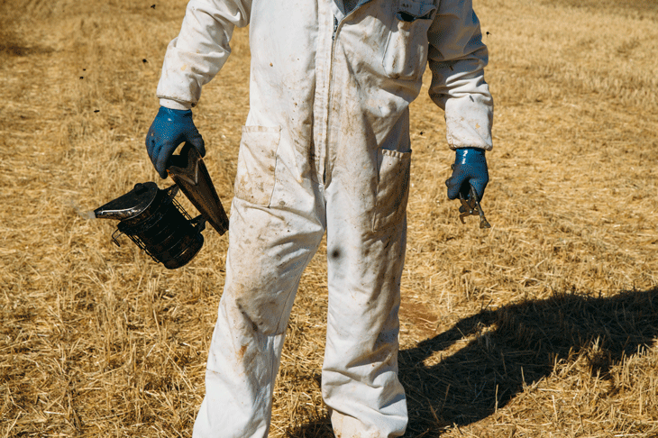 olajfoltos, koszos munkaruha